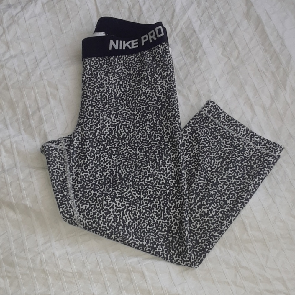 Nike Pro crop leggings
